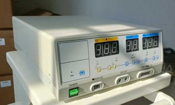 SR-E008 Hospital Equipment High Frequency Electrosurgical Unit