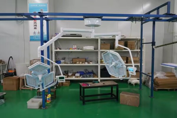 Main-02 YDE700-500 Diamond Shaped Lamp Ceiling Dual LED Surgical Lamp Adjustable Color Temp Hospital Operating Light