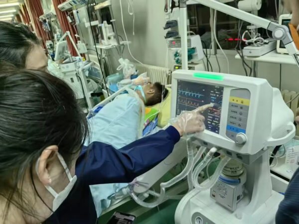 Main-03 SR-3010 ICU Ventilator TOP SALE Trending Ventilator Machine / Surgery Clinic Hospital Equipment Ventilators Machine