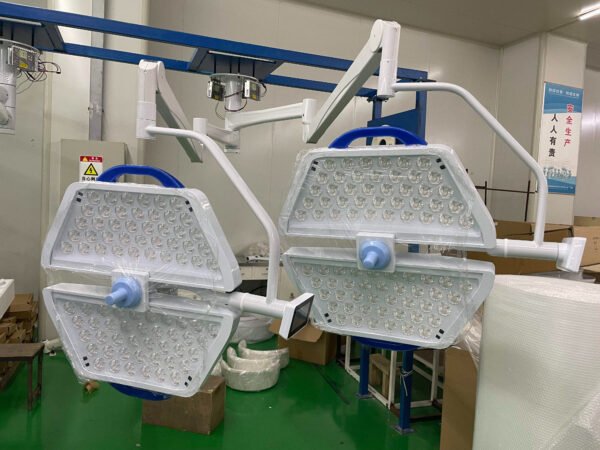 Main-03 YDE700-700 Ceiling Dual Double-Petal LED Surgical Lamp Electronic Focus Adjustable Color Temp Operating Light