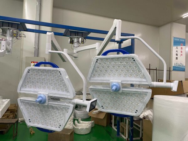 Main-04 YDE700-700 Ceiling Dual Double-Petal LED Surgical Lamp Electronic Focus Adjustable Color Temp Operating Light