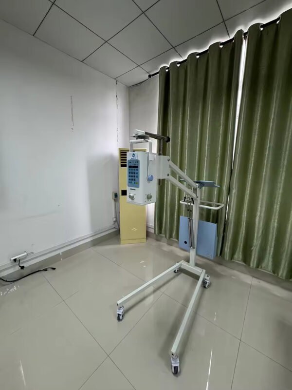 Main-05 SQ18RP 1.8kW Light Weight Portable Veterinary X-ray Unit