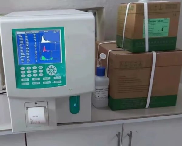 Main-06 SR-7021 Fully Automatic Electronic 3-Part Veterinary Hematology Analyzer 60 Tests/hr 22 Parameters for Animals
